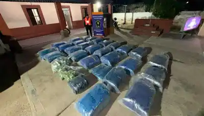 Evadieron un control vial y lo que encontraron en la camioneta sorprendió a los agentes