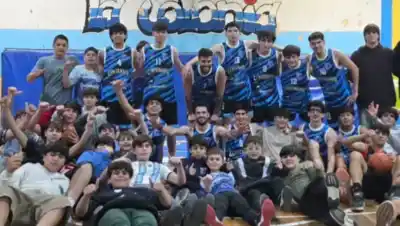 El líder no se detuvo en Cinco Saltos y hay un equipo que se prende en la pelea