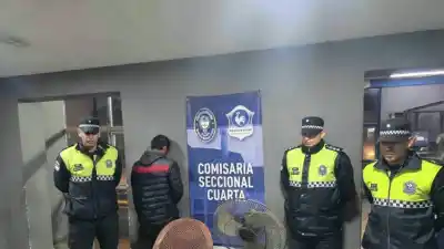 El "Tuerto" intentó quedarse con la casa de un jubilado de 90 años: lo que encontró la Policía en el allanamiento