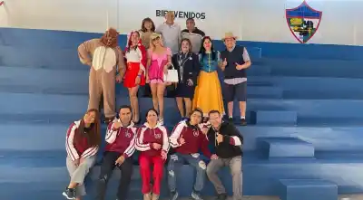Los profesores del Güemes dejan las tizas y suben al Teatro Municipal con una obra que apunta a los celulares