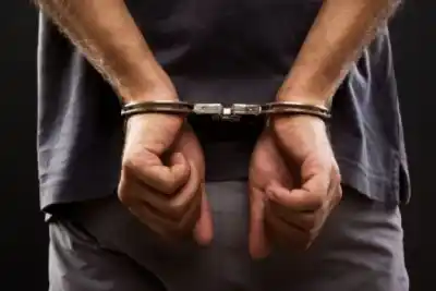 Giró en U, lo pararon y la Policía no podía creer lo que llevaba adentro del Vento