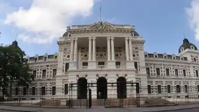 El giro millonario que llegó a los municipios en medio de una crisis fiscal: ¿Qué pasó con el 30% restante?