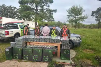 Salieron a cazar cuatreros en Corrientes y la camioneta que frenaron llevaba algo que no esperaban