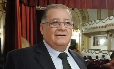 41 años, un saco impecable y una traba de corbata que fue de Discépolo: el adiós del hombre que nunca faltó al Teatro Español