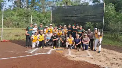 El sóftbol misionero se reencontró con un fin de semana a puro bate y guante