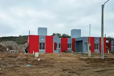 El barrio que crece en El Volcán ya muestra sus primeros colores: las 30 casas que esperan las familias