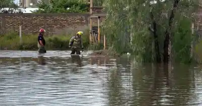 Vecinos de un barrio cerrado de Mendoza quedaron rodeados por el agua y apuntan a un canal