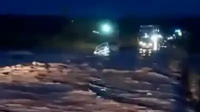 Vaca Muerta: el video que muestra cómo la corriente se llevó las camionetas en la Ruta 5