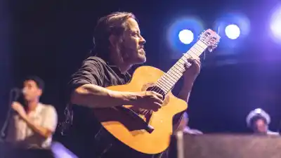 Nico Ibarburú llega a Rosario con su cuarteto: el candombe que enamoró a Spinetta y Fito