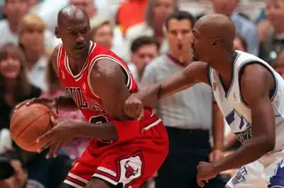 La camiseta que usó Michael Jordan en las Finales de 1998 se vendió por una cifra que roza lo impensado
