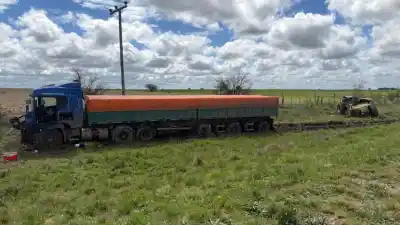 El tractor volcó en la ruta 18 y su conductor no pudo sobrevivir: el dato que confirmó la peor noticia