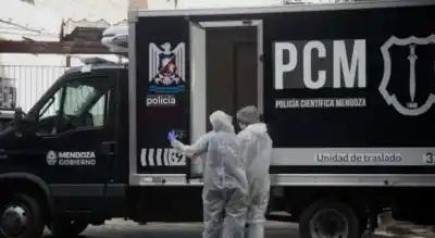 Bajó del auto para entrar al barrio y vio algo tirado junto a una bici en el Acceso Sur