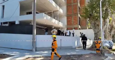 Encontraron algo macabro dentro de una pared recién construida y la policía tuvo que intervenir de urgencia