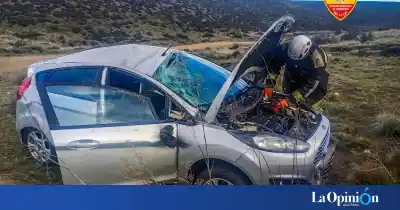 Volcó en el acceso a Monte León y tuvieron que inmovilizarlo antes de trasladarlo