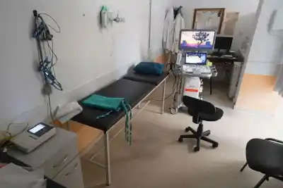 Una bici prestada y un electro: la historia del hospital que hoy hace estudios cardíacos únicos en la región