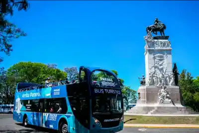 El bus turístico que recorre Paraná ya tiene un número que sorprende a todos