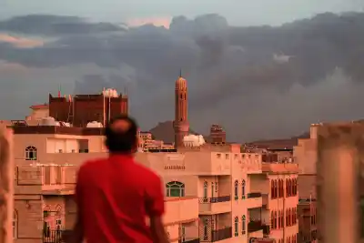 Bombardeos saudíes en Saná y el aviso hutí de un "objetivo" en Riad que inquieta