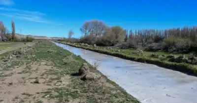 Gregores abre las compuertas del riego tras un invierno que congeló el río Chico