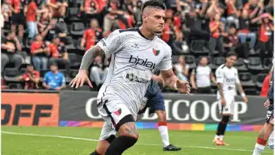Colón tiene un goleador que supera a todos sus 9 juntos: la preocupación que enciende alarmas