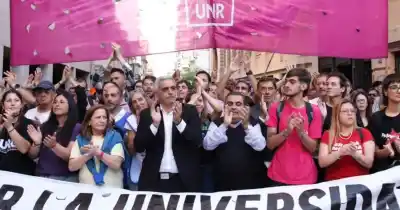El rector de la UNR denunció amenazas de muerte y apuntó a un mensaje que lo complicó todo