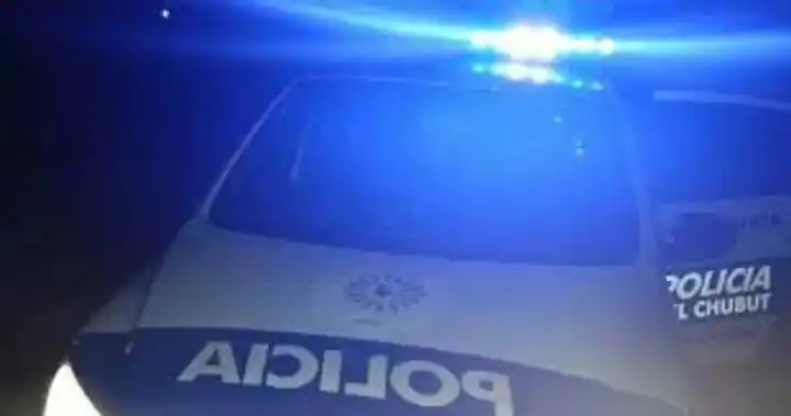 Piedrazos contra un patrullero en plena madrugada: el final que nadie esperaba