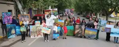 Colonia Caroya se llenó de artistas: 60 pintores y un taller que sorprendió a los más chicos