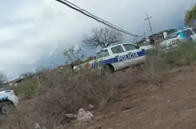 Un llamado al 911 destapó lo que estaba bajo la tierra y la maleza en la zona oeste