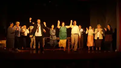Sastre celebró 40 años de teatro vocacional con una obra que no se veía desde 2003