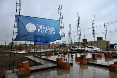 Poggi recorrió las 20 casas que se levantan en La Toma: el plan que definirá a sus dueños