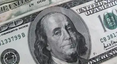 El dólar oficial se desploma y alcanza un mínimo histórico: ¿Qué hay detrás de esta caída sin precedentes?