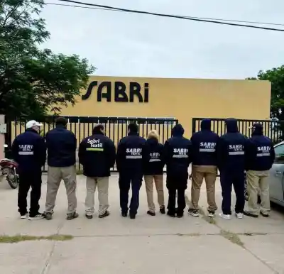 Trabajadores de SABRI se plantan en Recreo: cobran en dos partes y la obra social no aparece