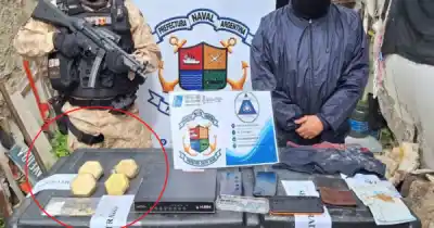 Escondidos en un inodoro: los lingotes de Caleta Olivia llevan una inscripción que nadie esperaba