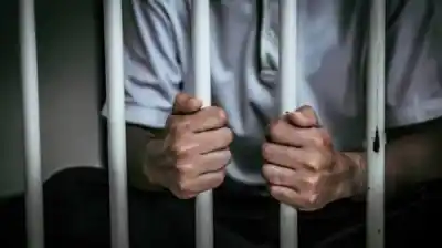 La encerró en el baño y se llevó su TV: ahora la Justicia tomó una decisión con el acusado