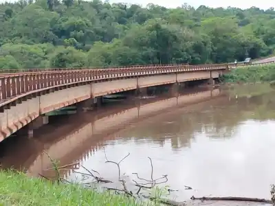 El agua llegó a 1,20 metros del puente en El Alcázar: el operativo que activaron en la ruta 12