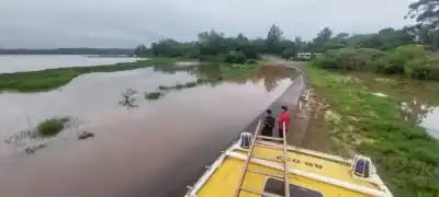 El Paraná no da tregua en Santa Ana: el agua ya se llevó parte de la Ruta 103