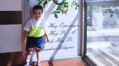 Tres cirugías a corazón abierto con 3 años: su familia pide una mano para el viaje que puede cambiarle la vida
