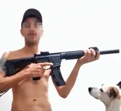 Allanaron su casa en el barrio Jorge Newbery y se llevaron una carabina y 257 balas: lo que escondía el hermano denunciado