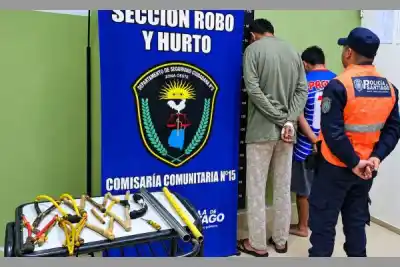 La banda atacaba con "tumberas" y gomeras: los allanamientos terminaron con tres detenidos
