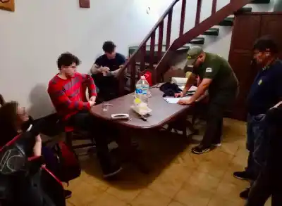 Usaron ChatGPT para planear un ataque a una universidad: lo que la Gendarmería encontró en la casa de Sáenz Peña