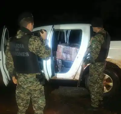 Huyó a pie al monte y dejó atrás una camioneta con 11 bultos que la Policía no esperaba encontrar