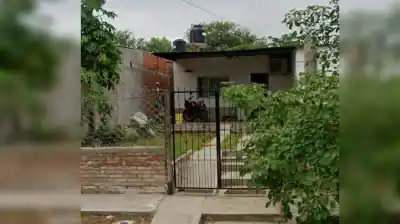Encontraron a un hombre colgado en su casa y lo que hallaron junto a él cambió todo