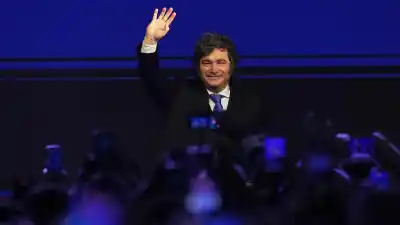 Le sacaron el DNI en Aeroparque y lo prohibieron volver por cinco años: quién festejó la medida