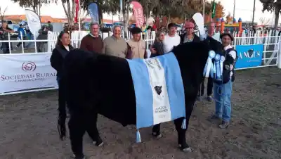 Conesa: el remate que marcó un antes y un después para una familia que arriesgó con las vacas negras