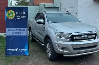 Una camioneta buscada por una estafa con cheques falsos apareció en una esquina de Santa Rosa