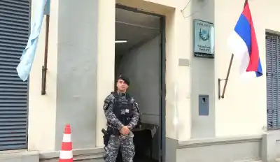 El remisero que abusaba de la hija de su pareja acordó una pena, pero los jueces tienen la última palabra