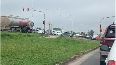 Dos choques en cadena en la ruta 168: qué pasó con los autos y por qué la fila llegó a tres kilómetros