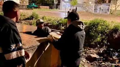 Soñaban con Vaca Muerta y hoy duermen bajo un puente: el plan para que vuelvan a casa