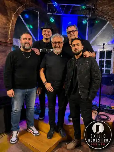 Chichón Hernández vuelve a subir al escenario con las canciones de La Gente