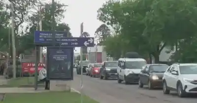 Funes: seis jóvenes golpearon a un chico en la calle y un matrimonio frenó el ataque, pero la historia no terminó ahí