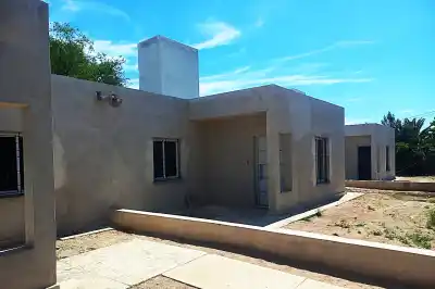 Candelaria y Villa Larca: las 20 casas que ya tienen mesadas y pisos, pero les falta lo que nadie ve